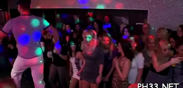 Cuties wants to fuck the army dancer